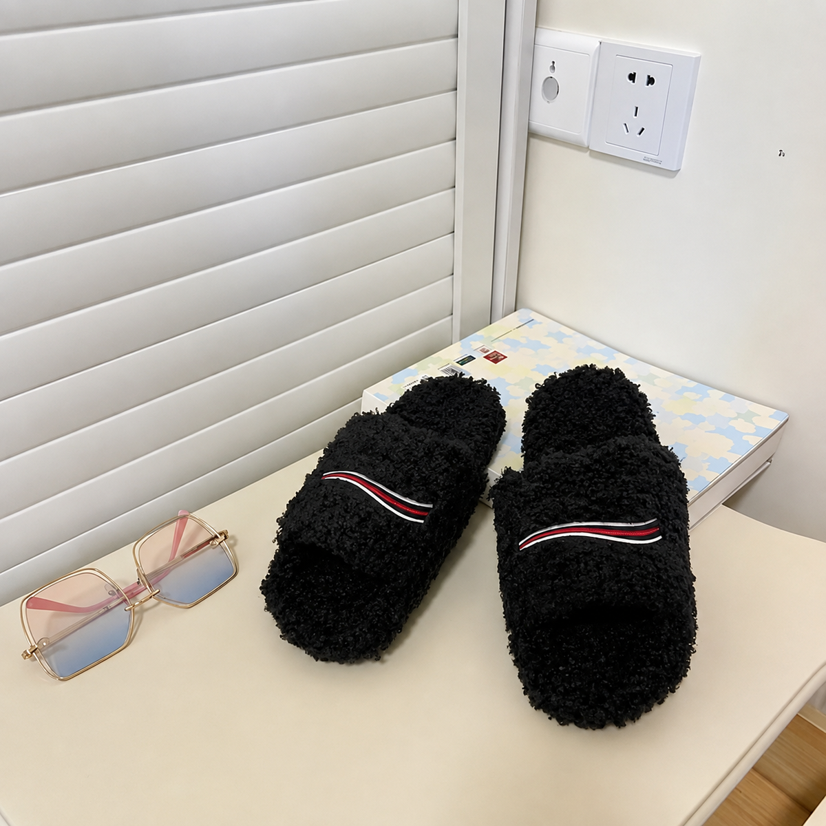Cozy Teddy Plush Slide Slippers - black